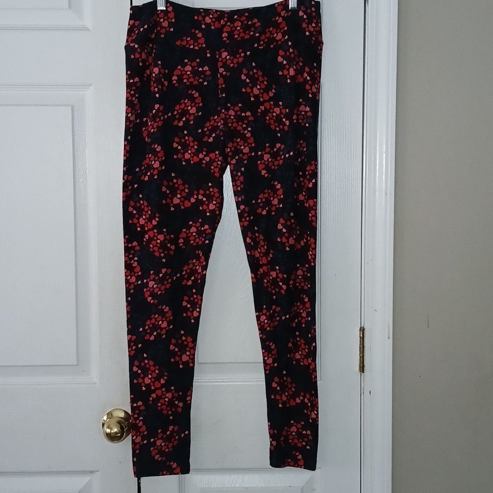 Lularoe  cluster hearts turquoise pink red black leggings  Sz Tall & Curvy EUC